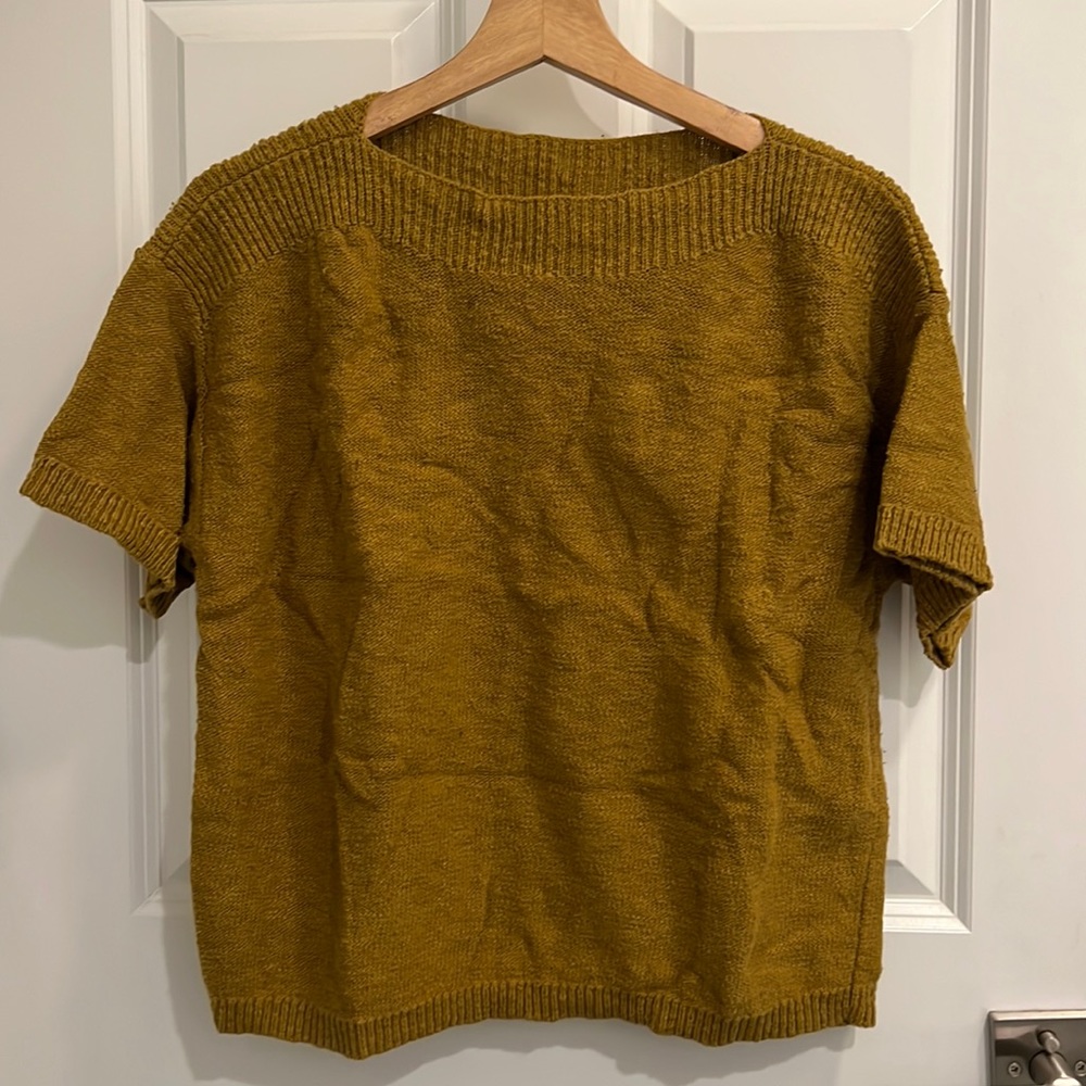 LOFT SOFT, SHORT SLEEVED MUSTARD COLOR SWEATER
